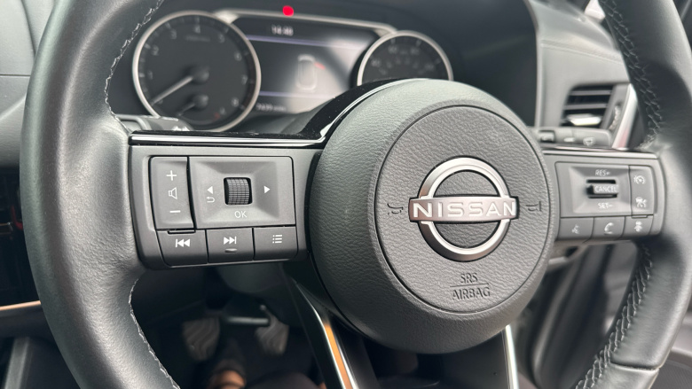 Nissan Qashqai 1.3 DiG-T MH Acenta Premium 5dr Petrol Hatchback